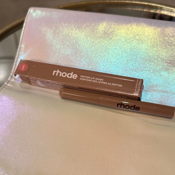 RHODE Peptide Lip Shape - Picture 2 of 3